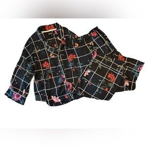 Room Service Coquette Chic Floral Grid Pajamas Capris Set Black Medium